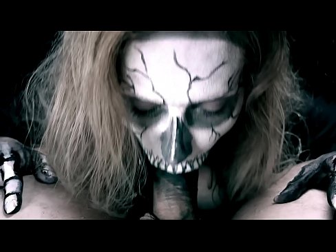 ❤️ Demona knabino suĉanta kokon per sia nigra buŝo kaj glutante kumon. Seksofilmeto ĉe eo.3dhentaix.ru
